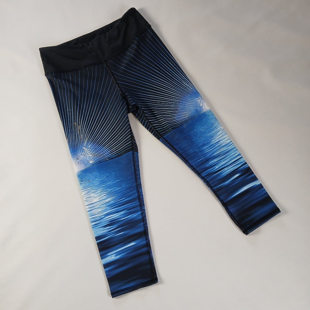 Evolution And Creation EVCR Aria Cropped Capri Yoga Excercise Gym Leggings